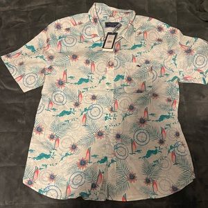 NWT VINEYARD VINES MENS BVI ISLAND MAP SHORT SLEEVE SHIRT SIZE LARGE.